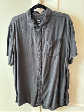 RVCA Men's Short-Sleeve Button-Up Shirt in Charcoal Gray - Linen blend